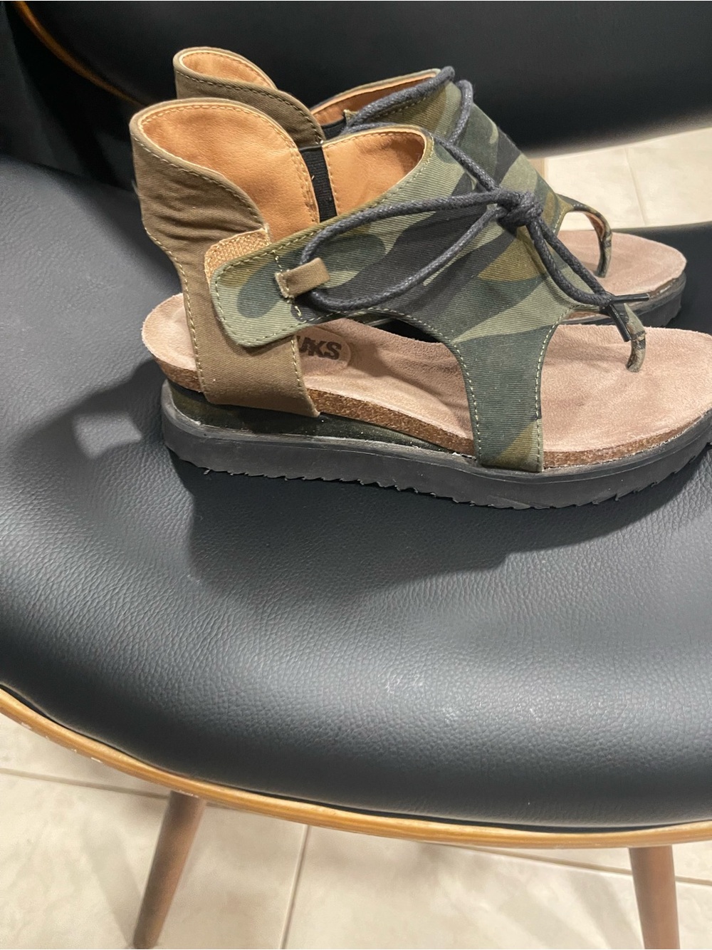Muk Luka Women's Camo Thong Sandals - Green and Black - Picture 2 of 4
